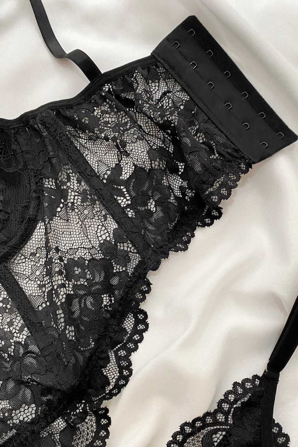 Conjunto De Lingerie Fascínio- Corselet Em Renda- Preto