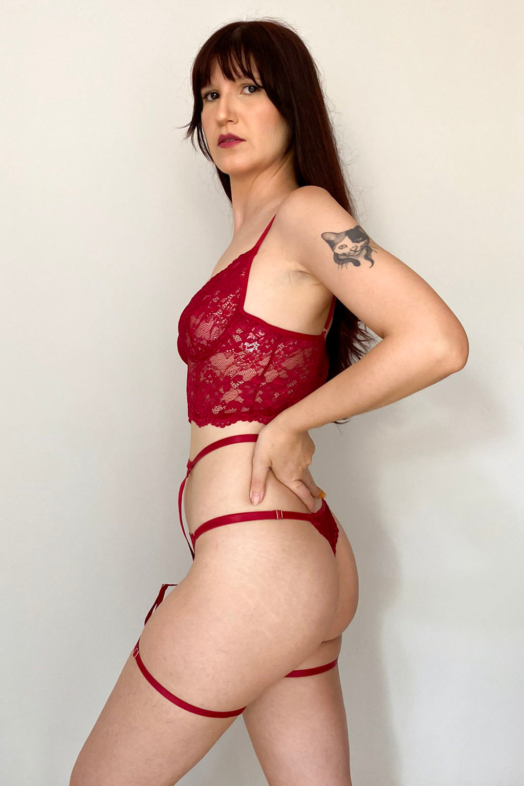 Conjunto De Lingerie Afrodite Em Renda Sem Bojo Com Aro De Sustentação E Cinta liga- Vermelho