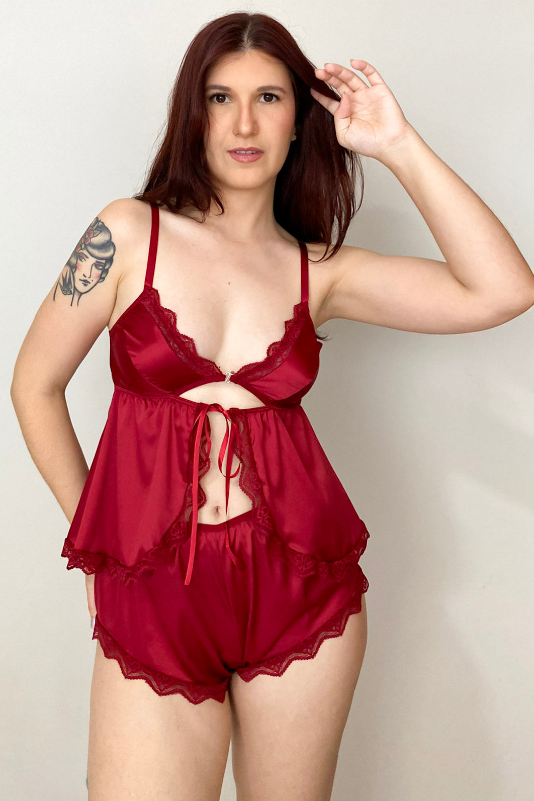 Short Doll Em Cetim Rubi Com Detalhes em Renda- Vermelho