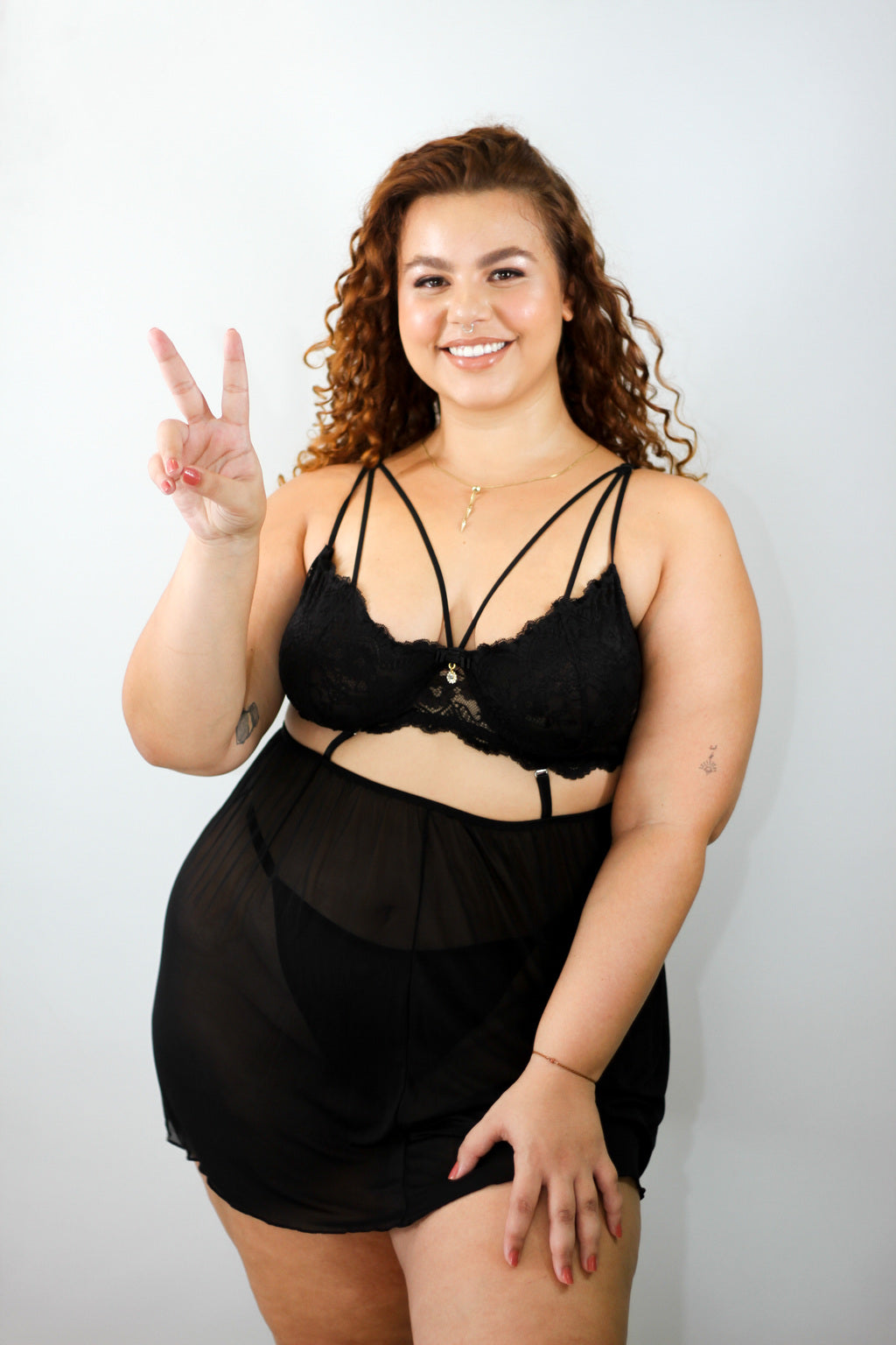 Camisola Em Tule Íris Com Detalhes Em Renda Sem Bojo Com Aro De Sustentação- Preta