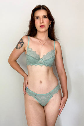 Conjunto De Lingerie Luna Em Renda Sem Bojo Com Aro De Sustentação- Verde