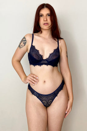 Conjunto De Lingerie Luna Em Renda Sem Bojo Com Aro De Sustentação- Marinho