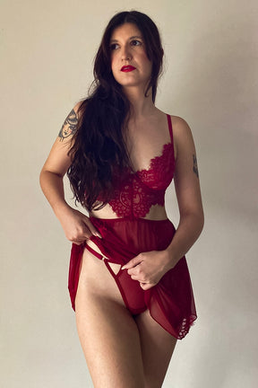 Camisola Em Tule Fino Sensações Com Detalhes Em Renda- Vermelha