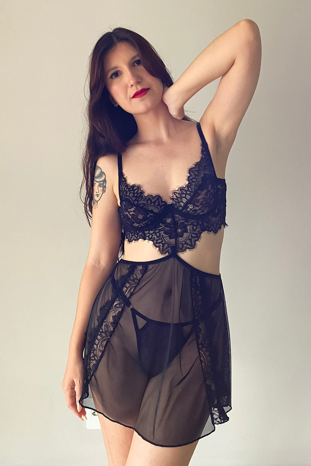 Camisola Em Tule Fino Sensações Com Detalhes Em Renda- Preta