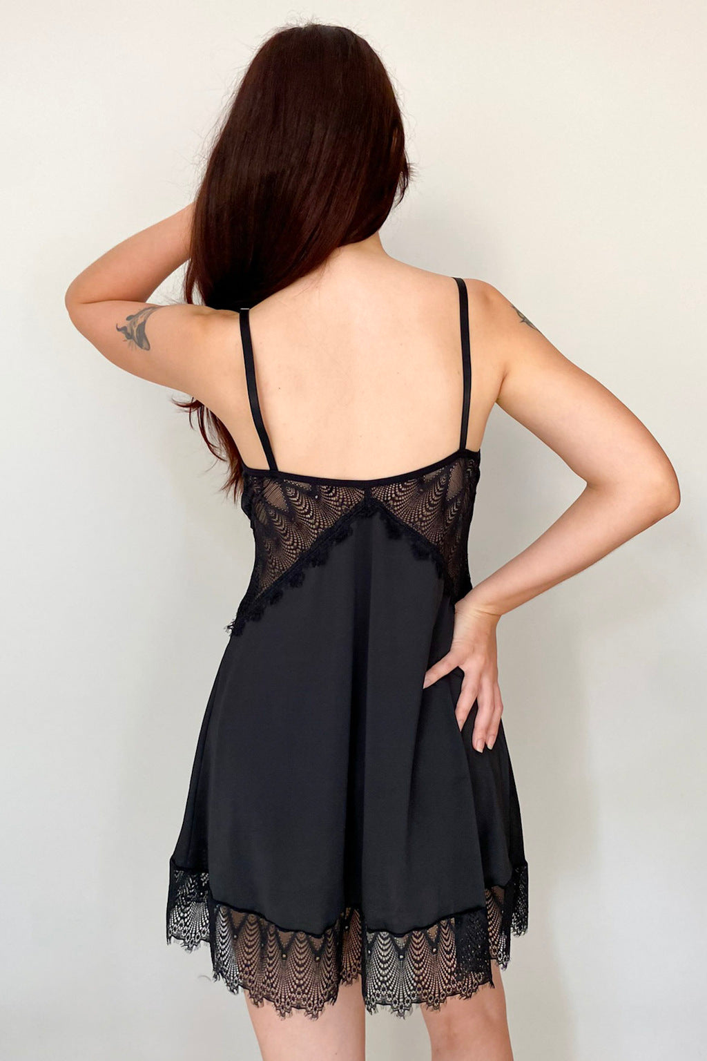 Camisola Em Liganete Vênus Com Detalhes Em Renda- Preta