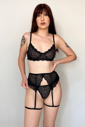 Conjunto De Lingerie Selene Em Renda Sem Bojo Com Aro de Sustentação E Cinta Liga- Preto