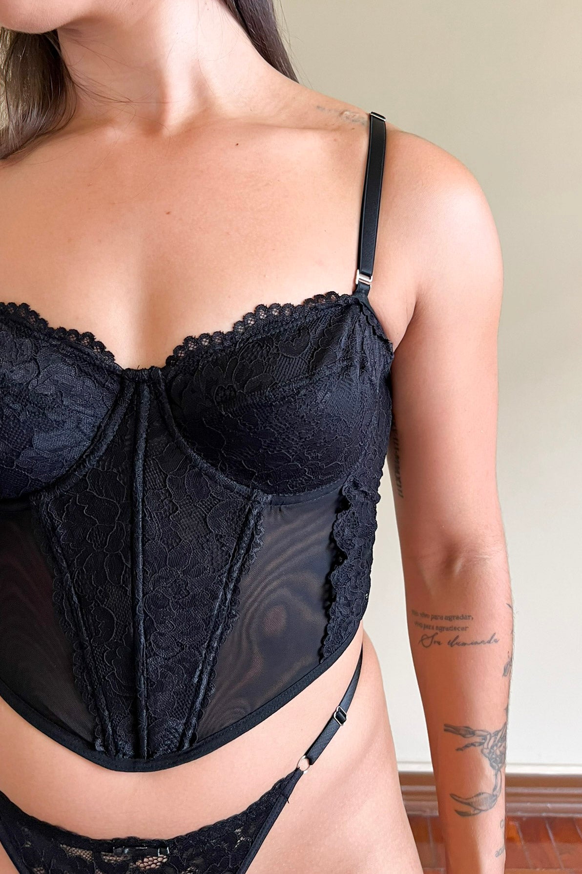 Corselet Savanna Em Renda Com Tule- Preto