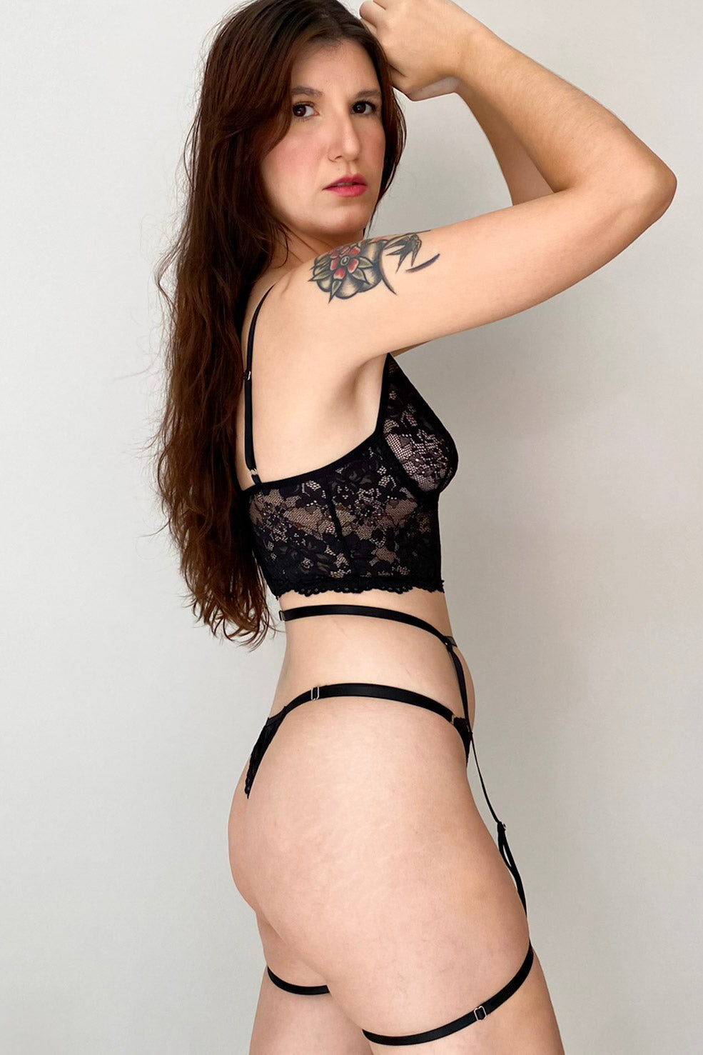 Conjunto De Lingerie Afrodite Em Renda Sem Bojo Com Aro De Sustentação E Cinta Liga- Preto