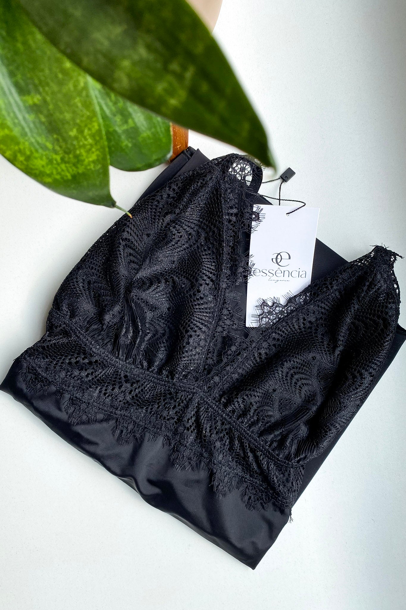 Short Doll Em Liganete Aurora Com Detalhes em Renda- Preto