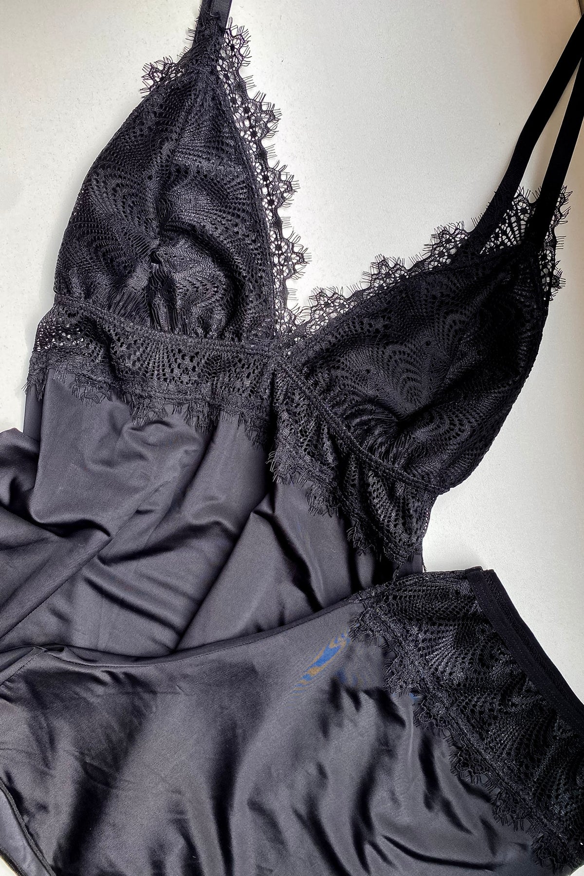 Short Doll Em Liganete Aurora Com Detalhes em Renda- Preto