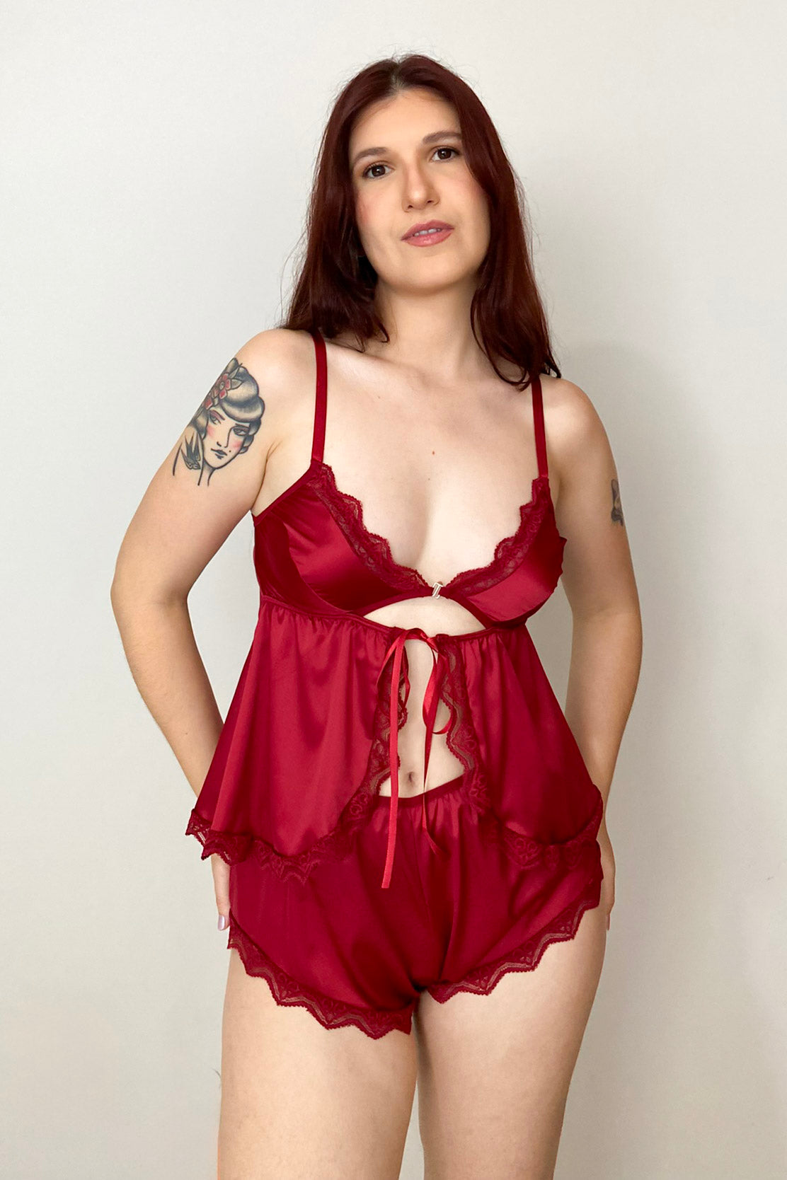 Short Doll Em Cetim Rubi Com Detalhes em Renda- Vermelho