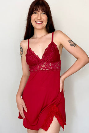 Camisola Em Liganete Stela Com Detalhes Em Renda- Vermelha