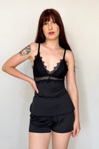 Short Doll Em Liganete Aurora Com Detalhes em Renda- Preto