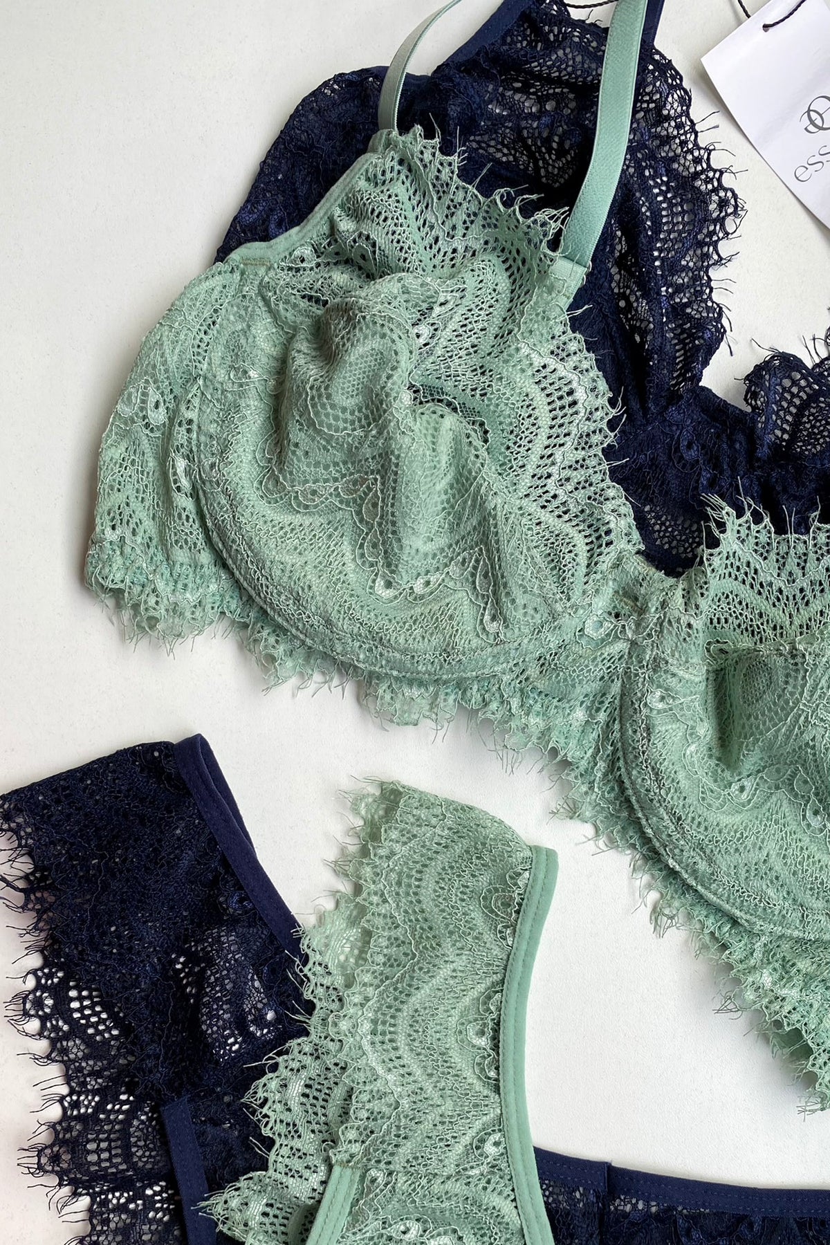 Conjunto De Lingerie Luna Em Renda Sem Bojo Com Aro De Sustentação- Marinho