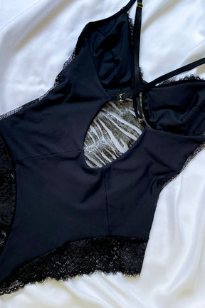 Body Feminino Elegance Em Tule Com Recortes Em Renda e Brilho Sem Bojo- Preto