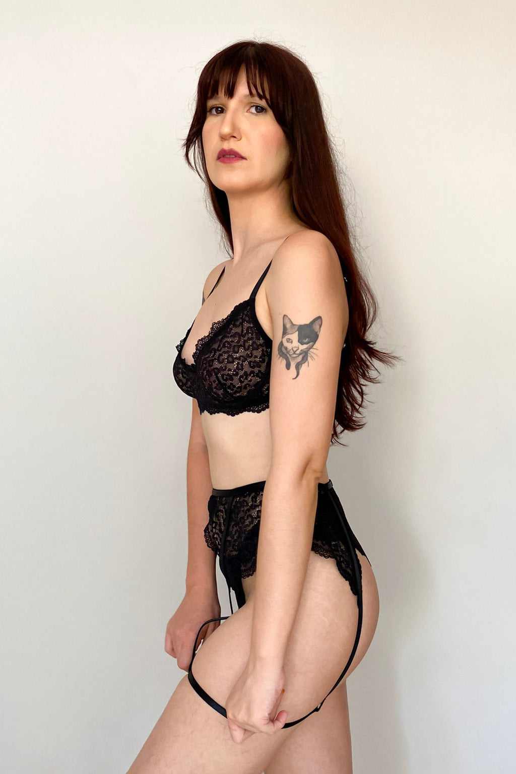 Conjunto De Lingerie Selene Em Renda Sem Bojo Com Aro de Sustentação E Cinta Liga- Preto