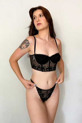 Conjunto De Lingerie Euforia- Mini Corselet Em Tule Bordado- Preto