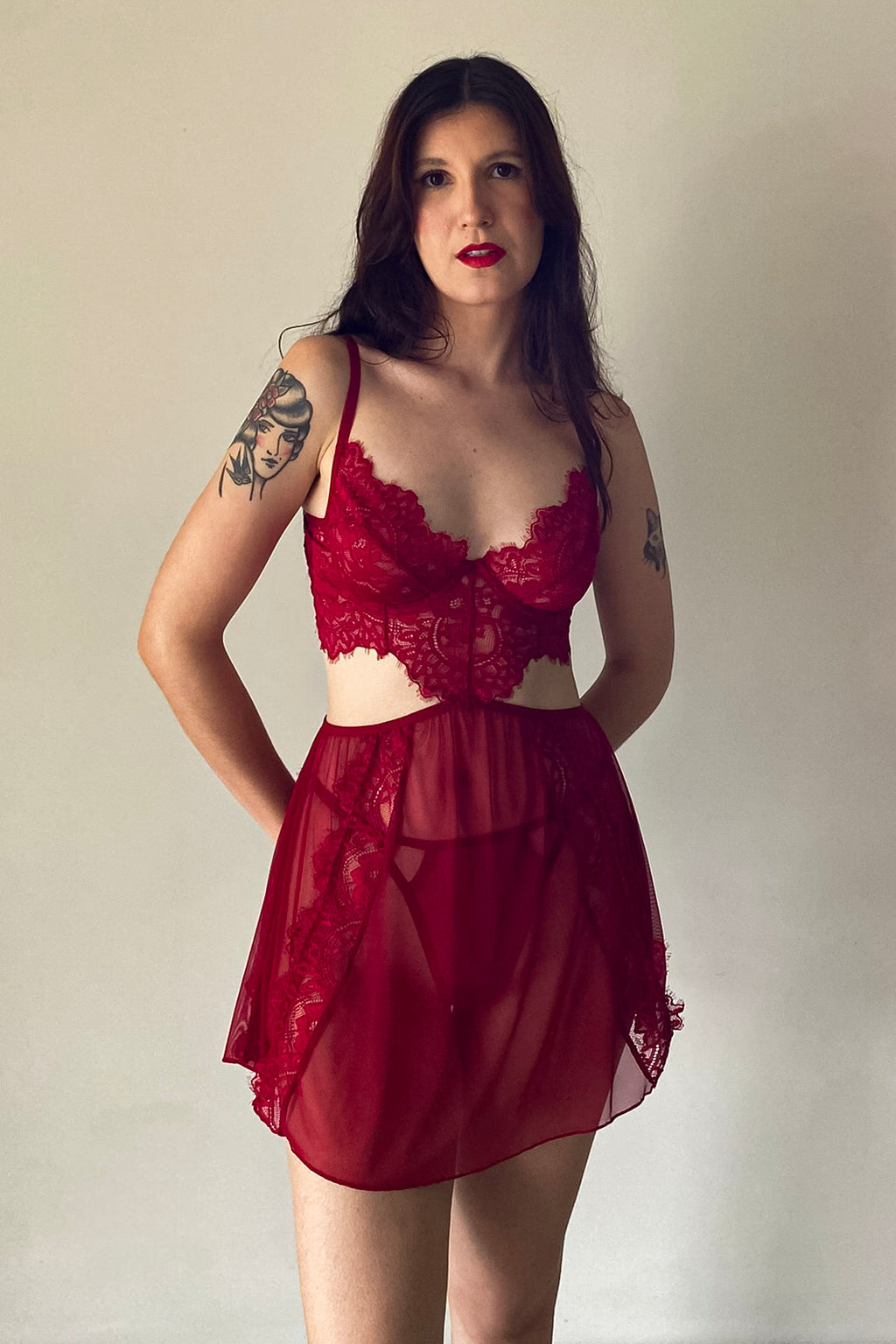 Camisola Em Tule Fino Sensações Com Detalhes Em Renda- Vermelha